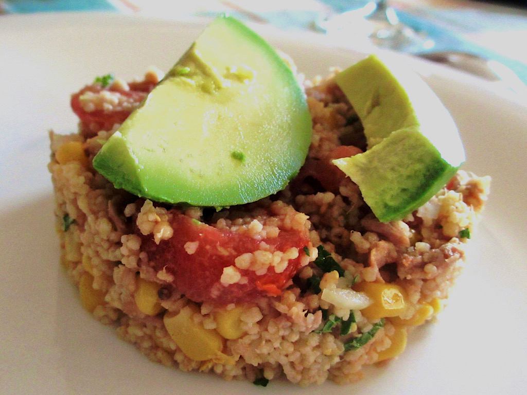 Salade van couscous met tonijn en avocado Eetplezier & Meer