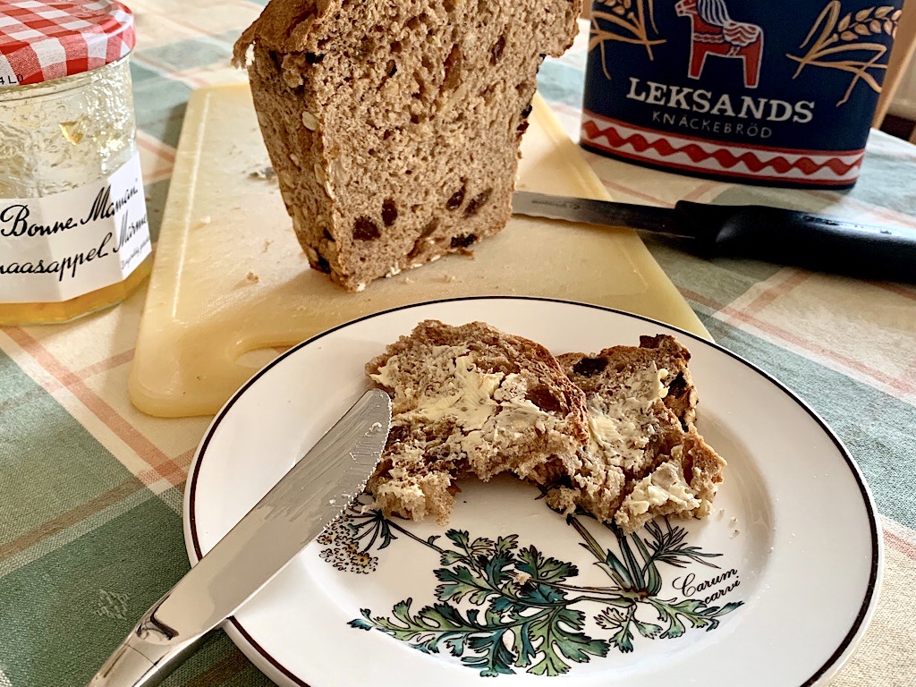 Appel-mueslibrood voor een lui weekendontbijt