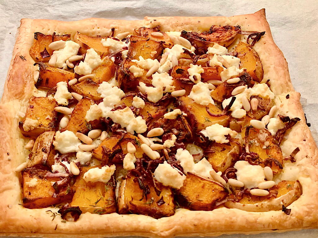 Plaattaart met geroosterde butternutpompoen en feta